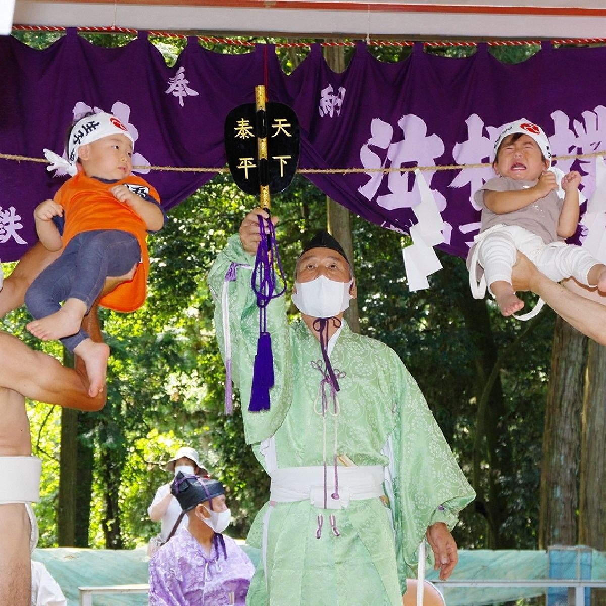はっけよい！赤ちゃん泣き相撲大会