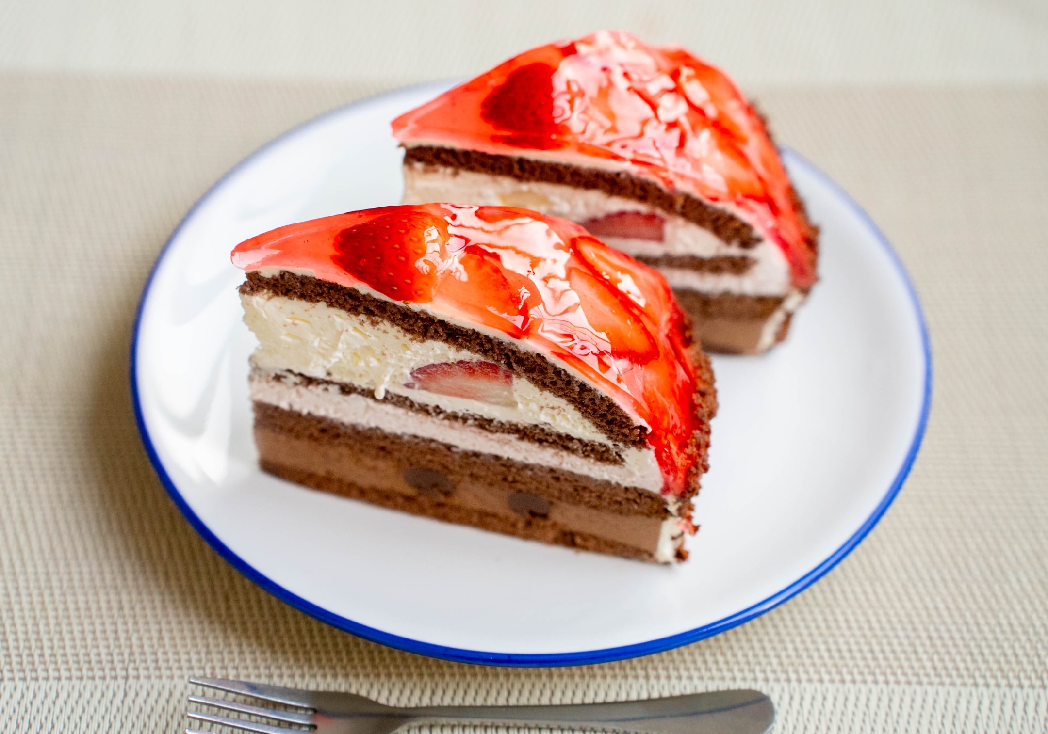 〈アンテノール〉あまおう苺と生チョコのトルテ