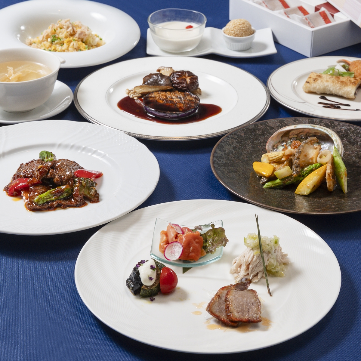 〈重慶飯店〉