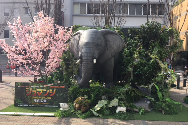 広場内告知オブジェ