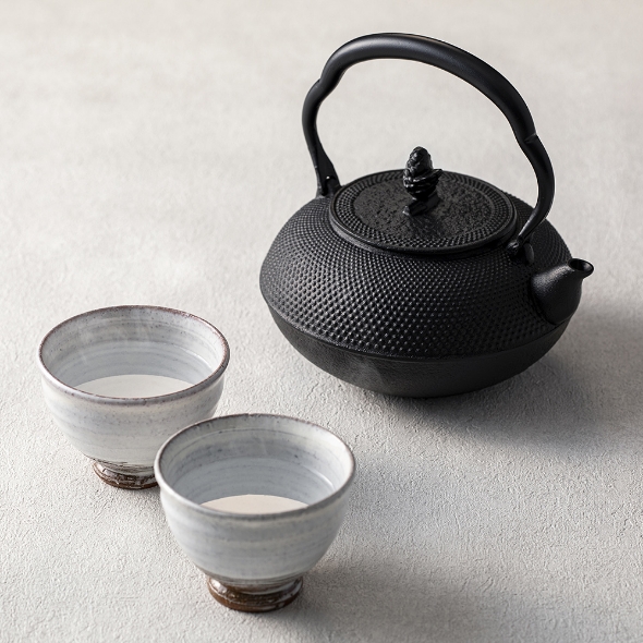 朝は一杯の白湯から。ほっこりと一日がはじまります。